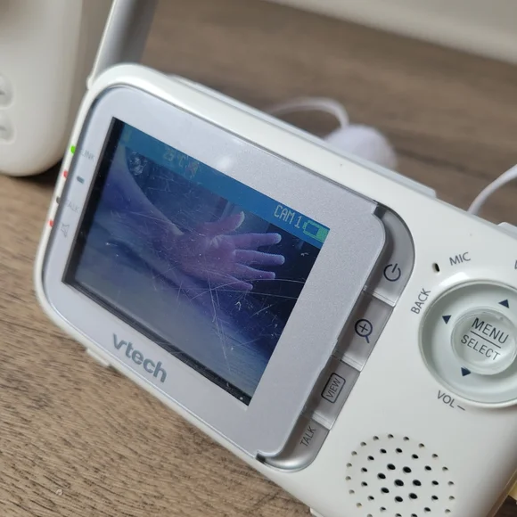 VTech VM321 Video Baby Monitor with Automatic Infrared Night Vision, Adjustable